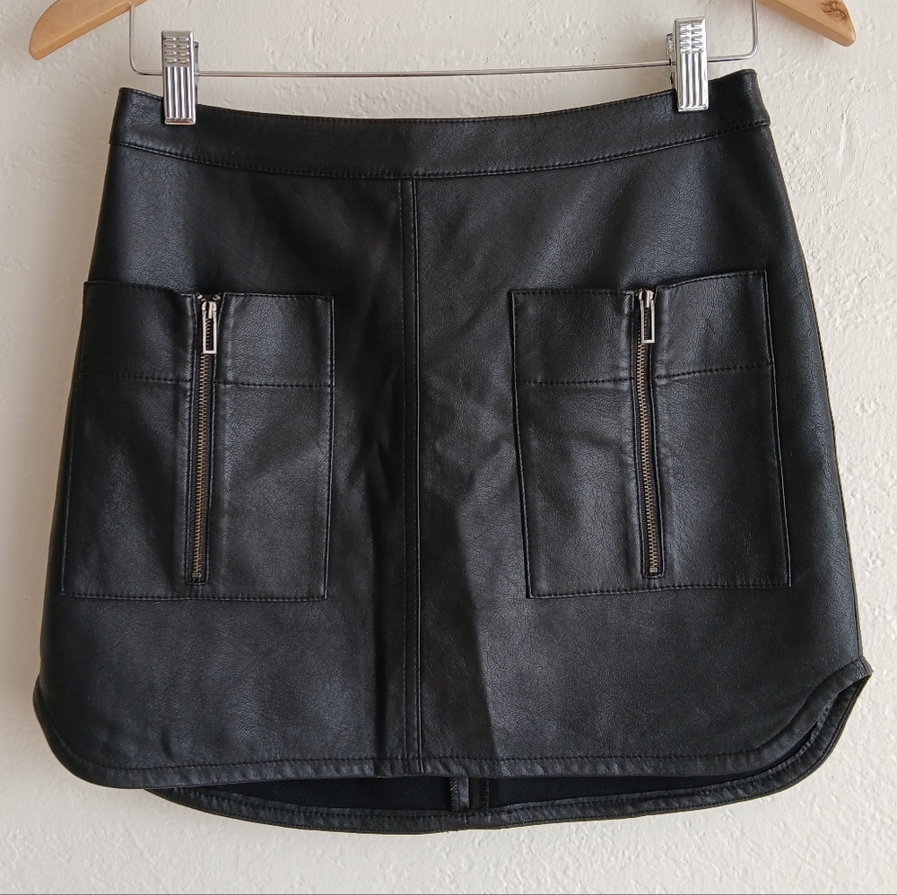 BCBGMaxazria Vegan Leather Sabrina Mini Skirt Black Pockets Back Zipper XS
